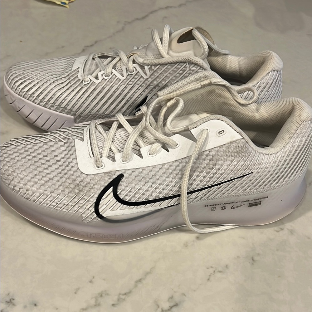 Nike Viper Lite tennis / pickleball sneakers